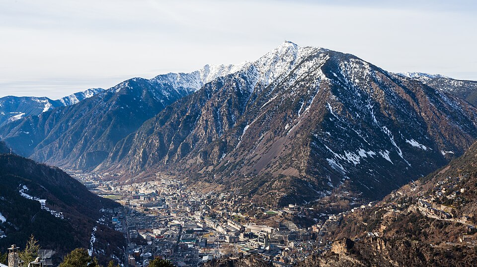 Vista de Andorra la Vieja, Andorra, 2013 12 30, DD 01