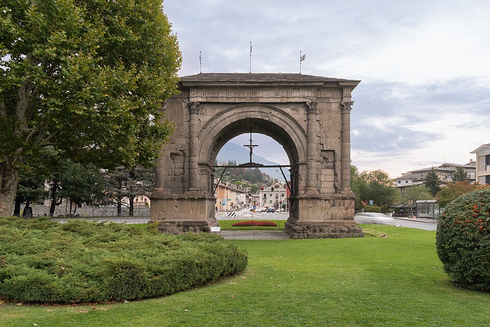 Arch of Augustus in Aosta (3)