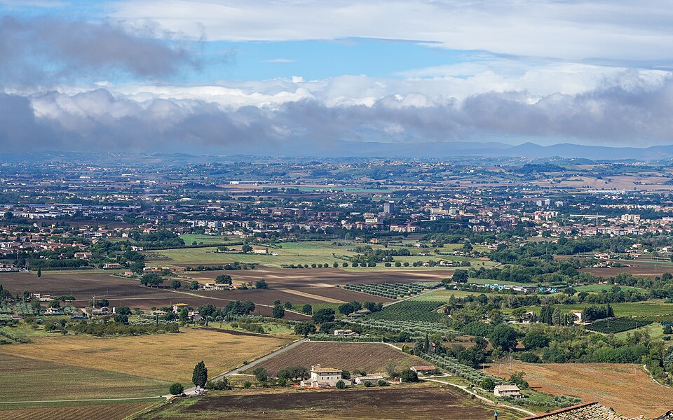 SW Perugia Plains Assisi Italy crop Sep23 A7C 07858