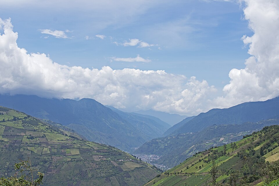 Huambaló Baños de Agua Santa seen from E304