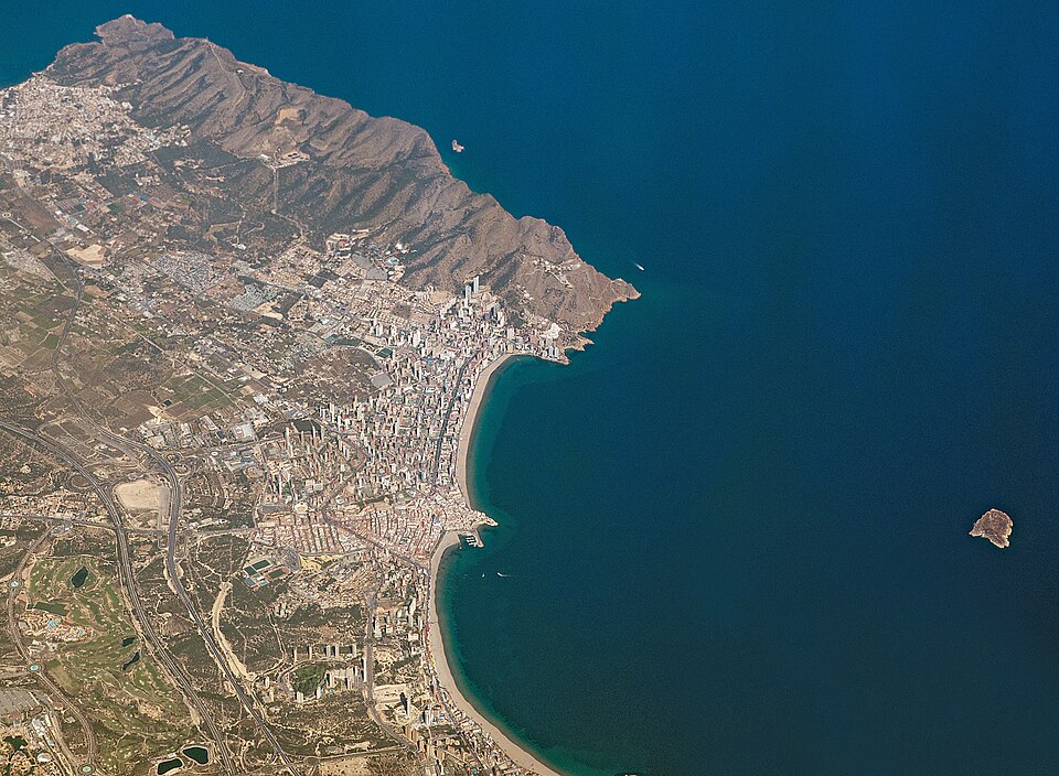 2018.05 465 142ap2 Benidorm & Benidorm Island from the air CDG OUA mon07may2018 1654h