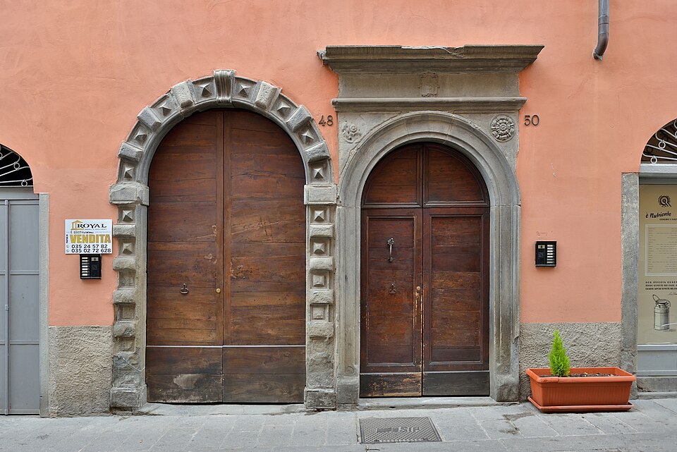 Bergamo portals in via Pignolo 48 and 50