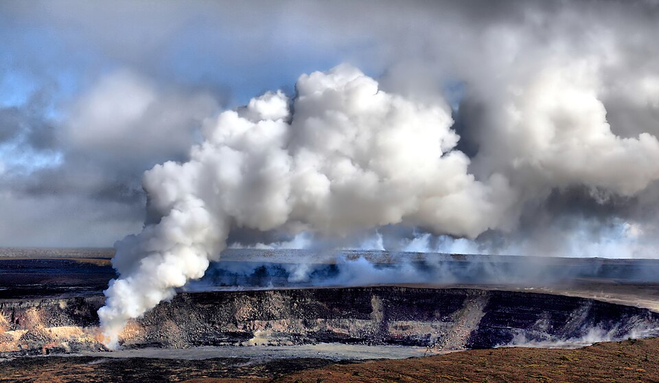 Sulfur dioxide emissions from the Halemaumau vent 04 08 1 1