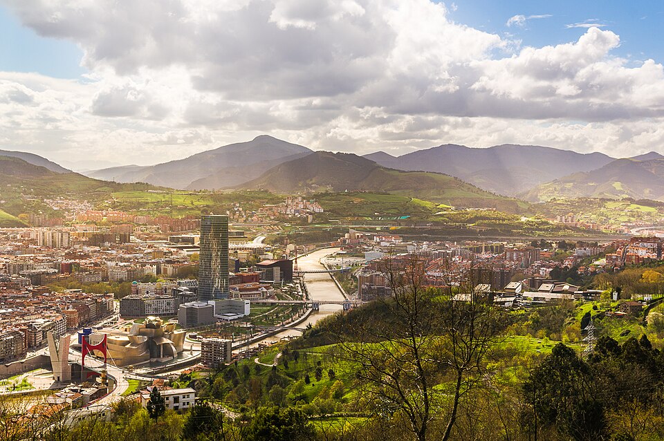 Cityscape Bilbao, Spain panoramio (1)