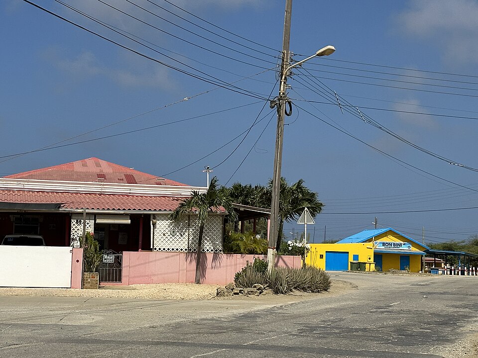 Bonaire street in the afternoon