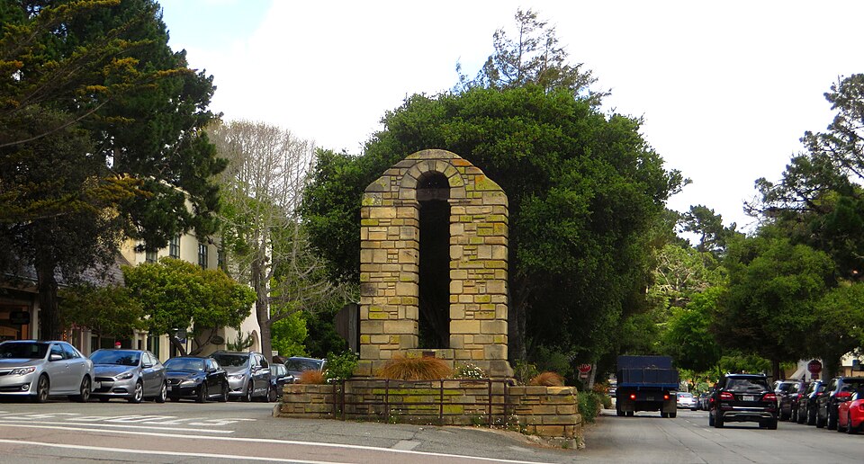 Carmel by the Sea World War I Memorial Arch
