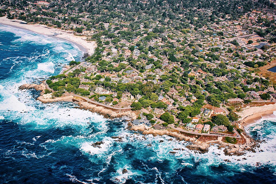 Carmel by the Sea Coastline (Unsplash)
