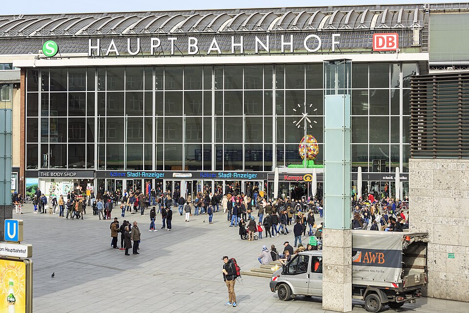 Cologne Germany Bahnhofsvorplatz 01