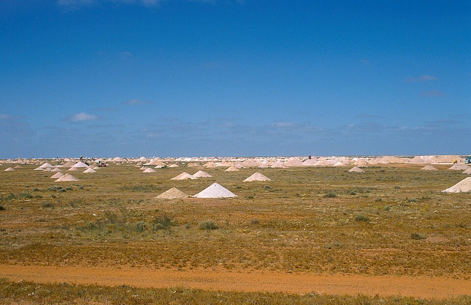 CSIRO ScienceImage 3836 Opal fields at Coober Pedy South Australia 1992