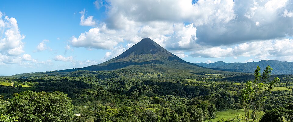 Arenal volcano (70785p)