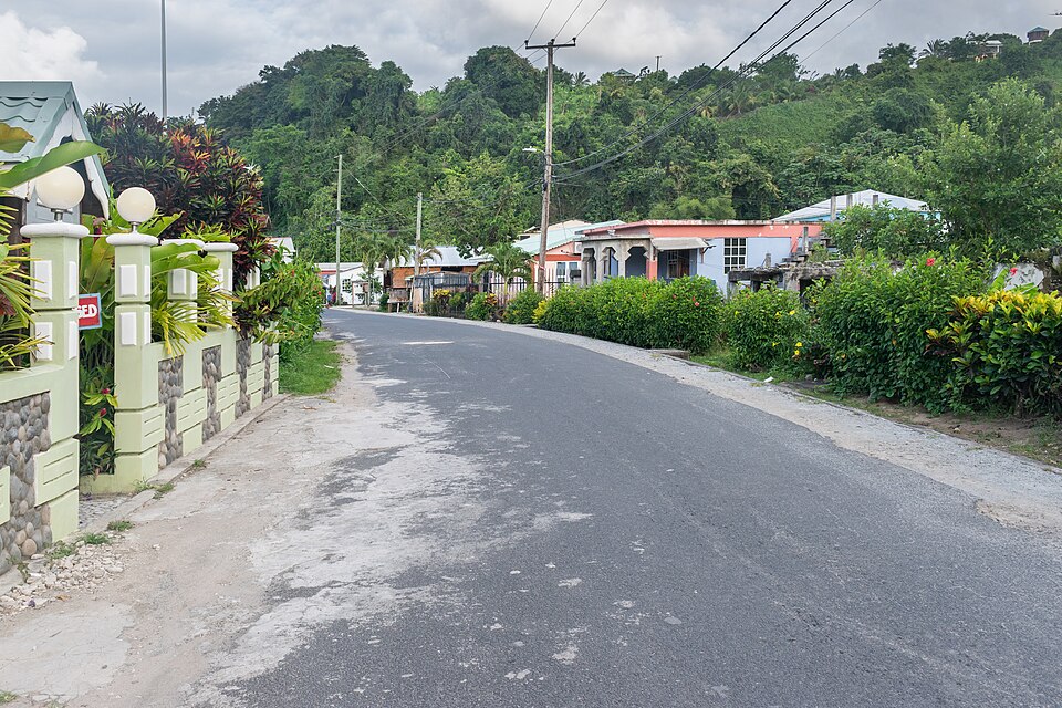 Main road in Calibishie (1)