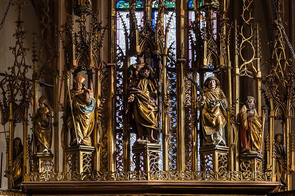 Hallstatt kath. Kirche Marienaltar Gesprenge 01