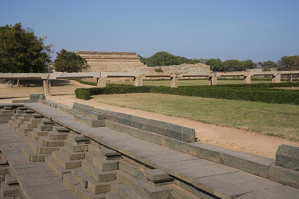 Hampi King's Palalce Aqueduct, Throne Platform