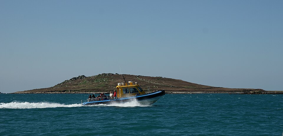 Passing Stoney Island, Isles of Scilly geograph.org.uk 3396621