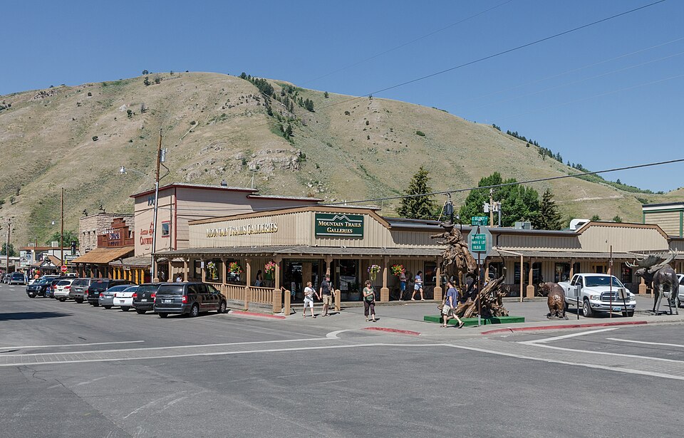 Crossing Deloney and Center, Jackson, WY 20110818 1