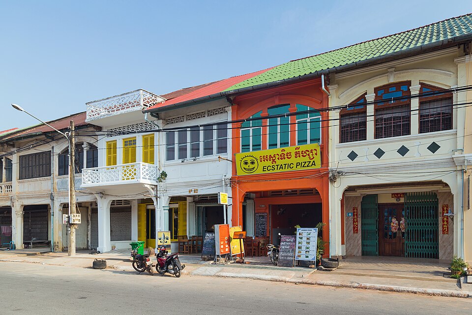2016 Kampot, Old Market Street, Domy sklepy (02)