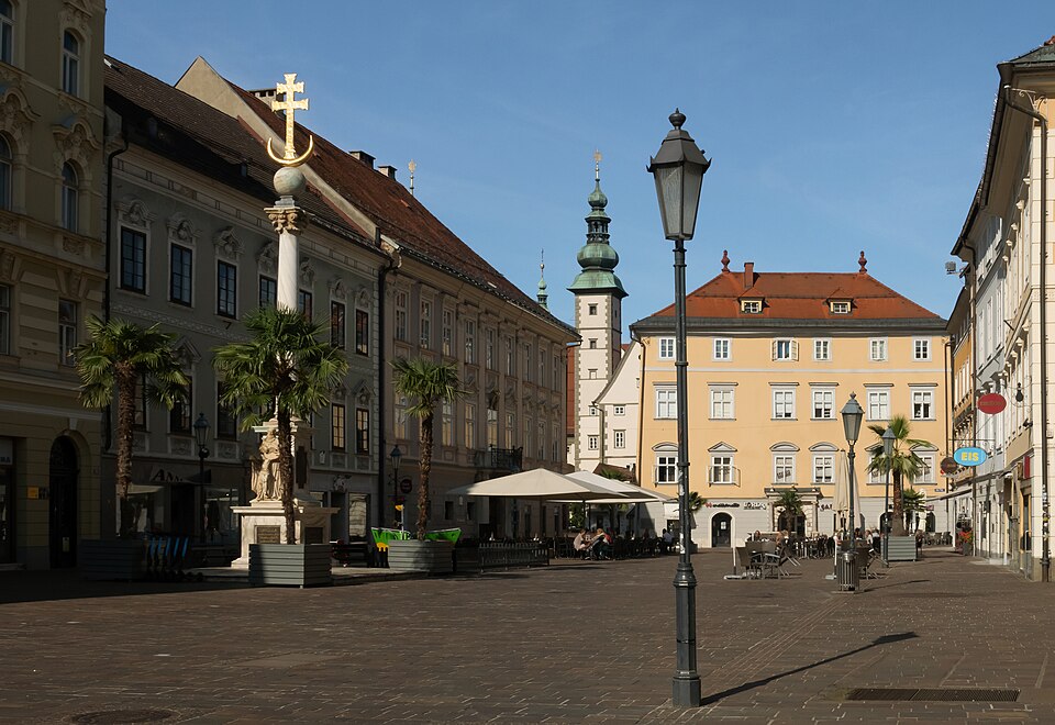Klagenfurt am Wörthersee, straatzicht Alter Platz met Bürgerhaus Dm34439 IMG 2144 2019 08 15 09.20