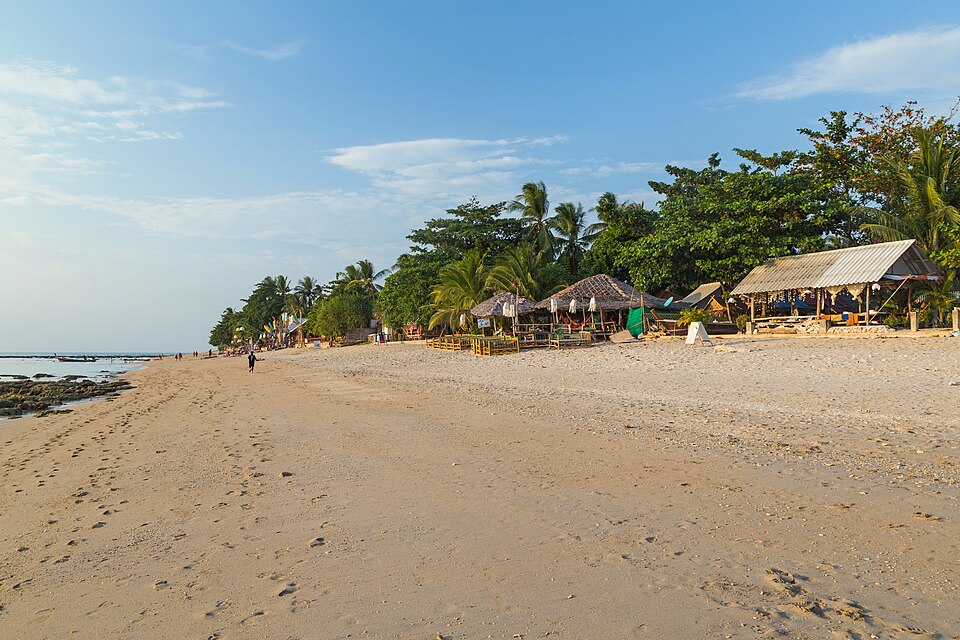 2016 Prowincja Krabi, Ko Lanta Yai, Plaża Klong Khong (16)