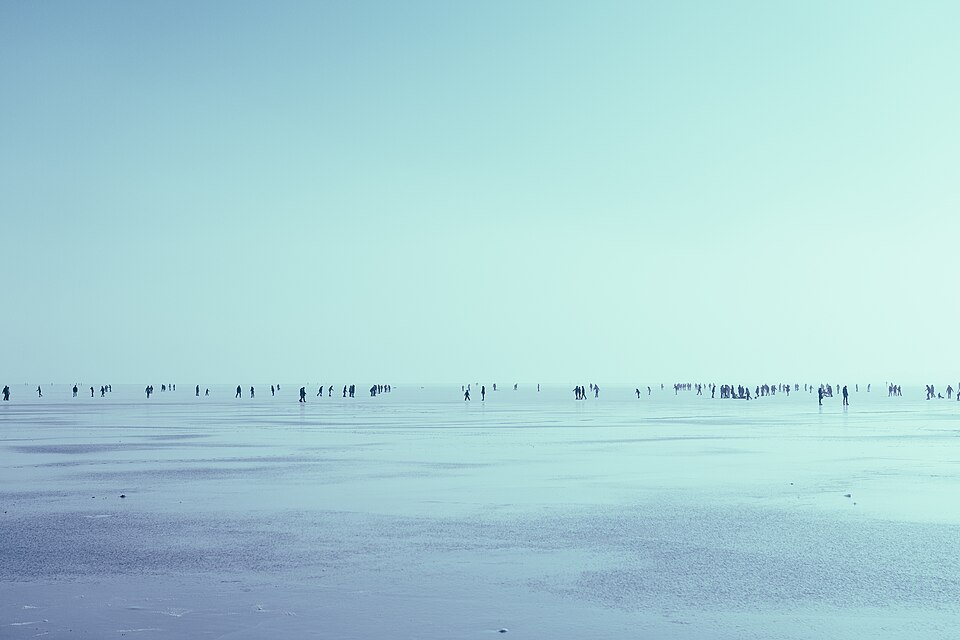 Frozen Lake Balaton (Unsplash)