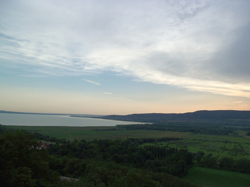 Szigliget A Balaton a várból délnyugat felé 1354