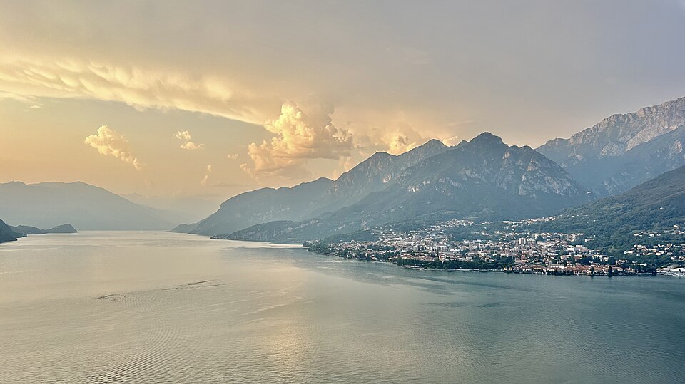 Lago di Como, seen from the Onno Maiasno road