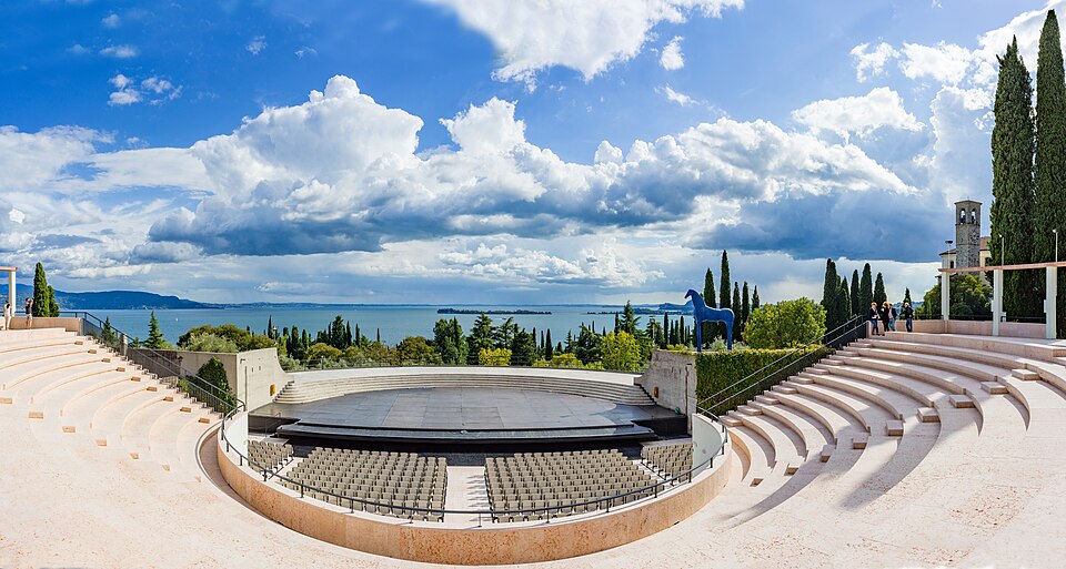 Teatro Parlaggio e Lago di Garda Vittoriale degli Italiani