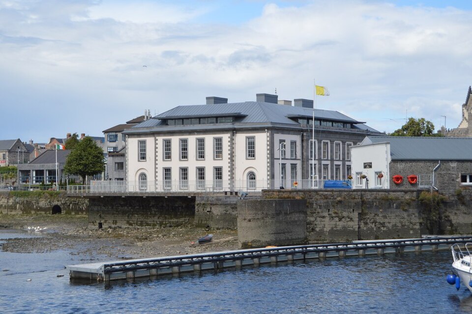 Limerick Courts geograph.org.uk 6412584