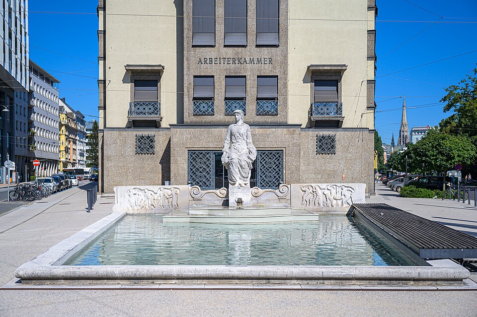 Linz Brunnen vor der Arbeiterkammer 9163