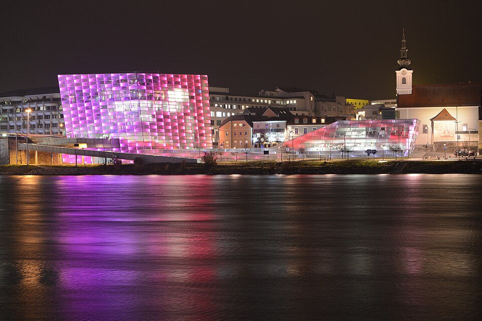 Linz Ars electronica center lila DL