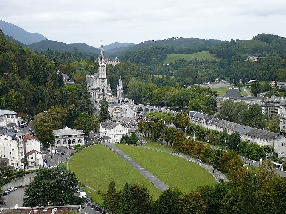Lourdes Santuario visto dal forte