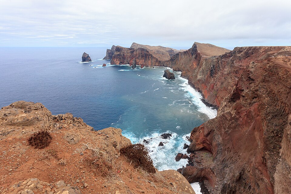 2016 Vista da costa desde a Ponta do Rosto ate a Ponta do Castelo. Ponta de São Lourenço. Madeira. Portugal 4