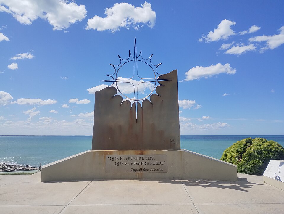 Monumento a la Expedición Atlantis en Mar del Plata
