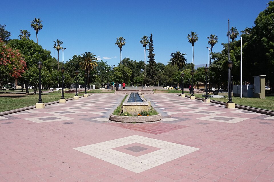 Plaza Pedro del Castillo, Mendoza 02