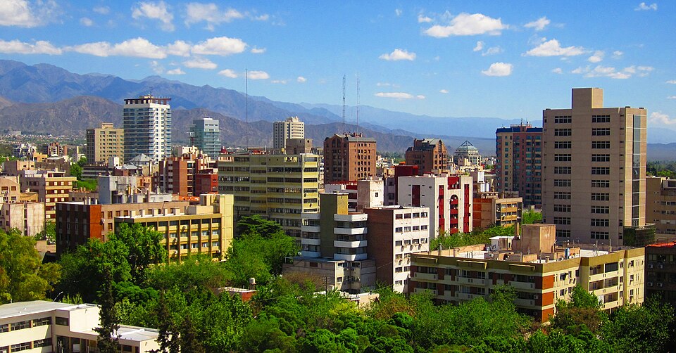 Ciudad de Mendoza, la cuarta ciudad más poblada del país.