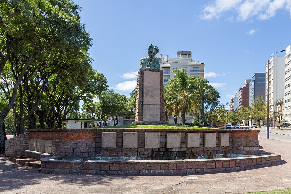 Bust of Florencio Sánchez, Montevideo 2017 004