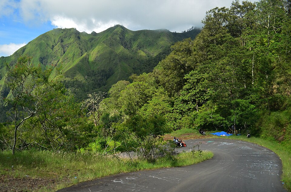 Jalanan ke arah sembalun di kawasan TN Gunung Rinjani 02