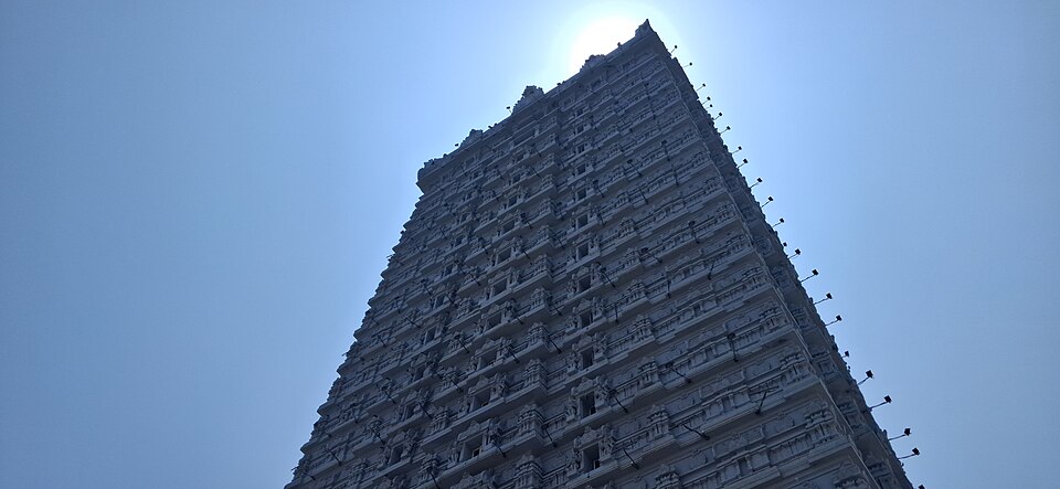 The rajagopuram of the Murdeshwar temple