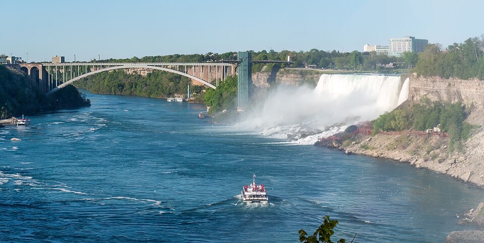 Rainbow bridge and the American Falls, Niagara (52972p)