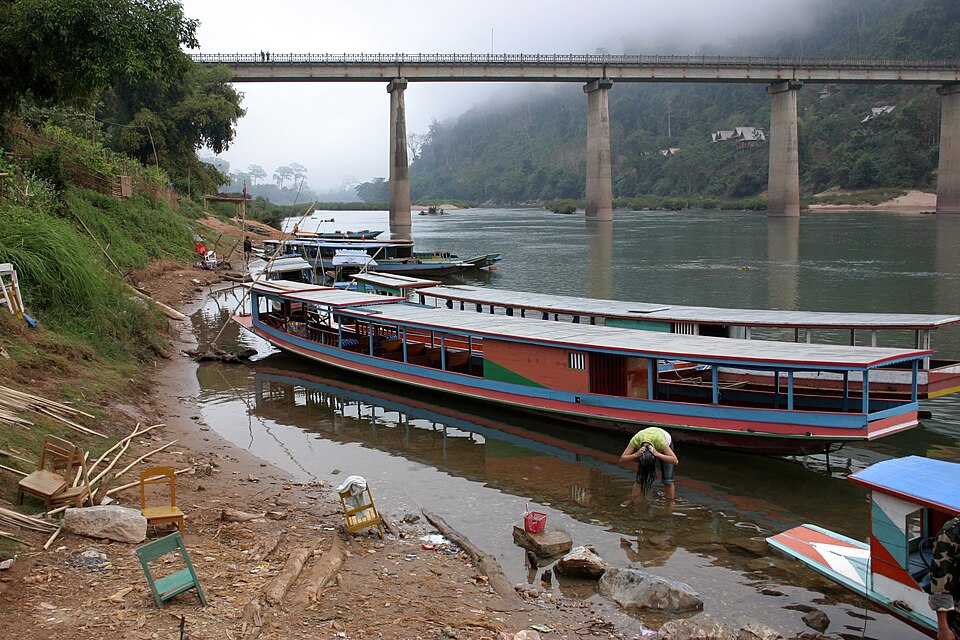 Nong Khiaw 12 Boote gje