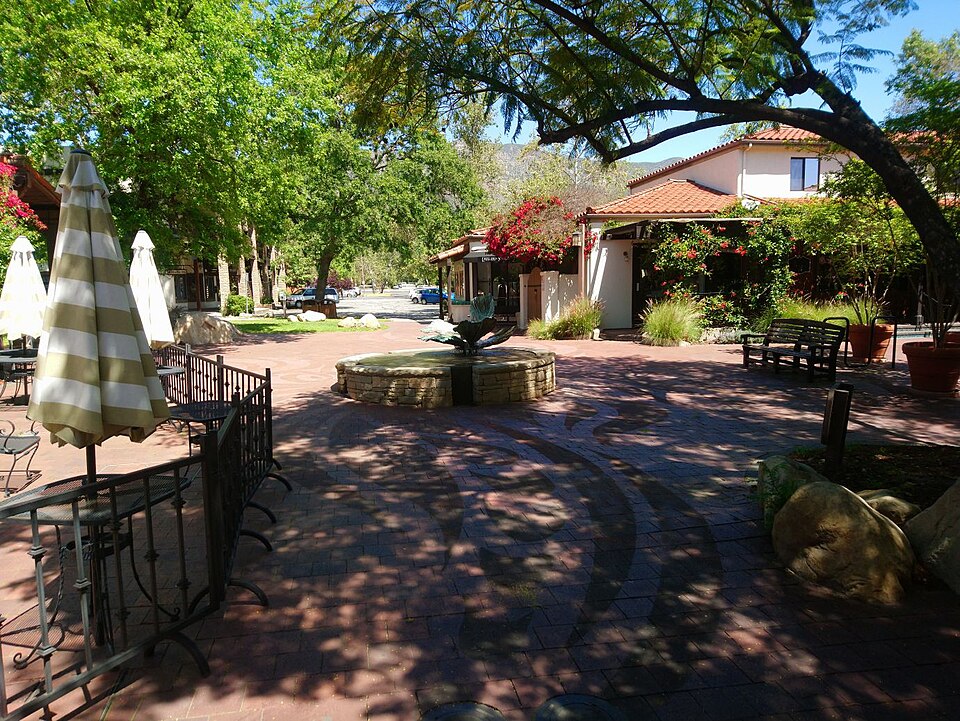 Ojai arcade fountain 2020 112
