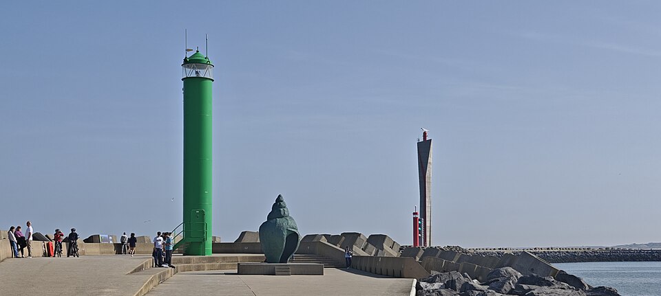 Westelijke Strekdam, harbor lights, and Radartoren in Ostend