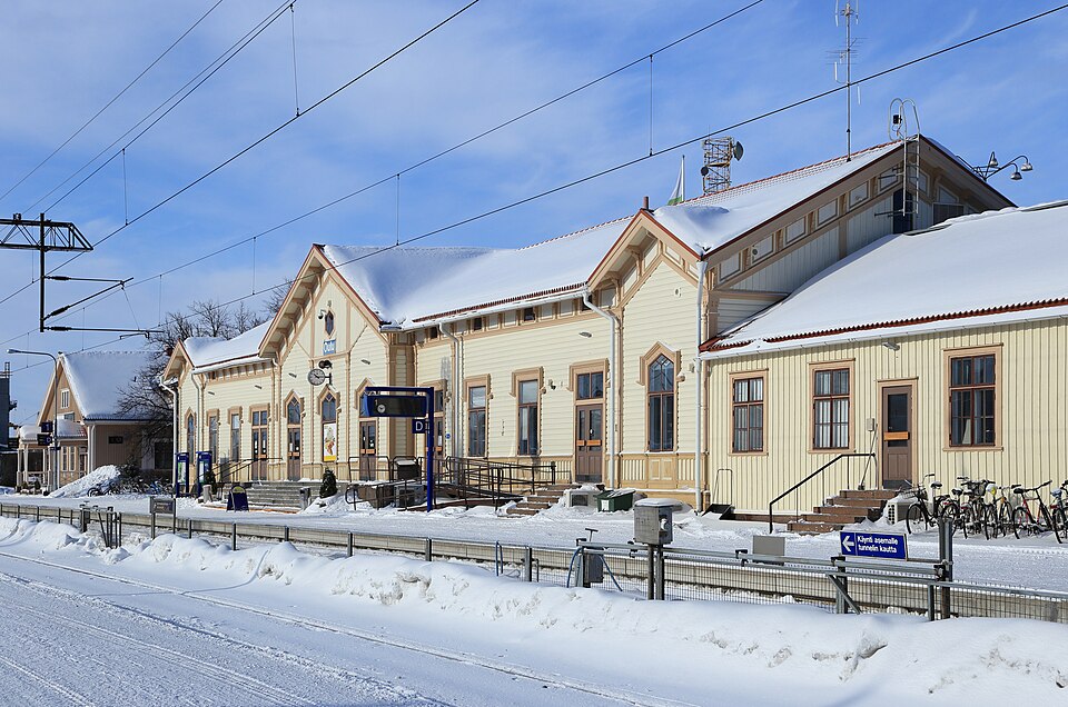 Oulu railway station 20180325 03