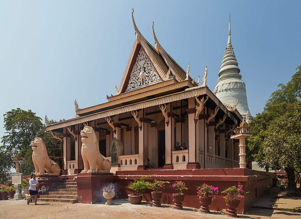 2016 Phnom Penh, Wat Phnom (07)