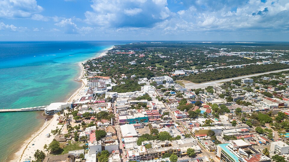 Aerial of Playa del Carmen, Mexico (28708057347)