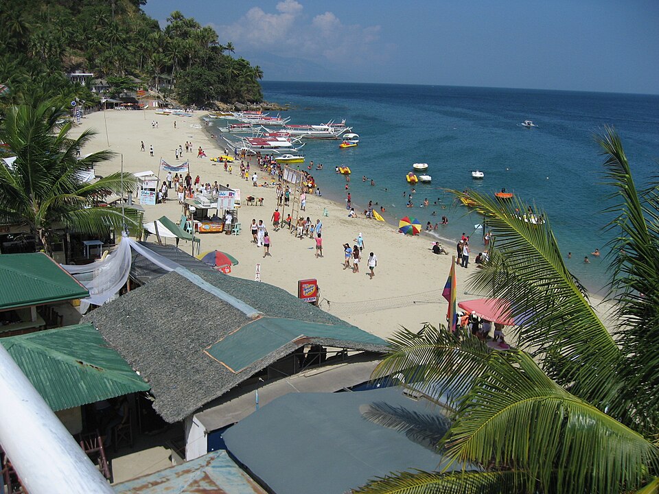 PH Puerto Galera White Beach 2