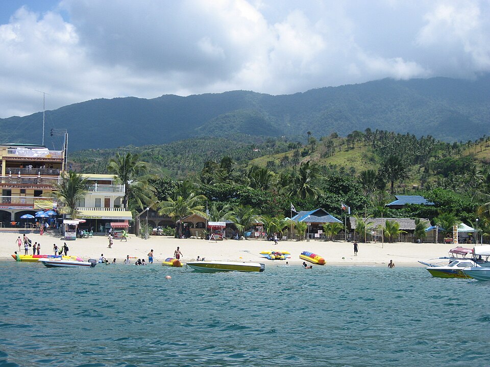 PH Puerto Galera White Beach from sea 2