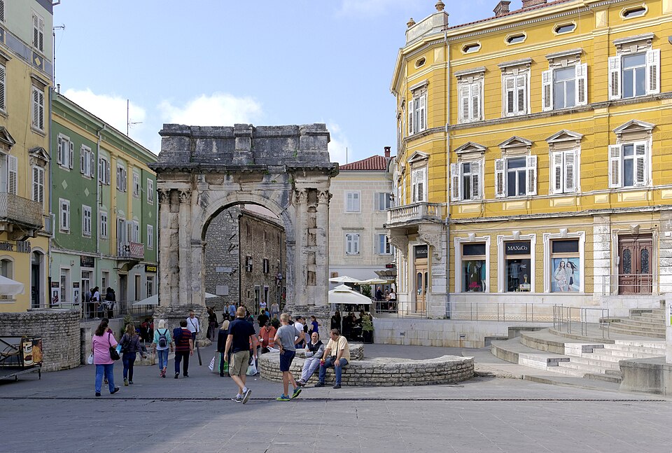 Croatia Pula Arch of the Sergii 2014 10 11 12 29 06