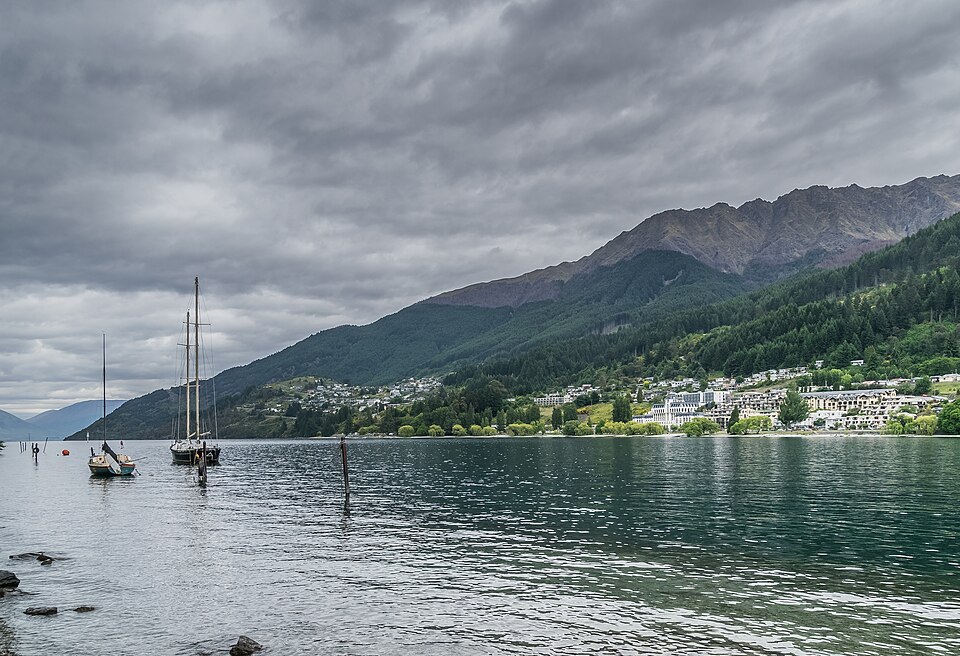 Lake Wakatipu 13