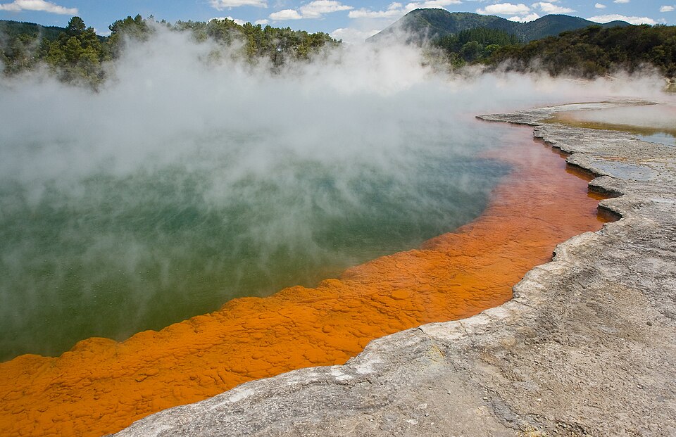 ChampagnePool Wai O Tapu rotated MC