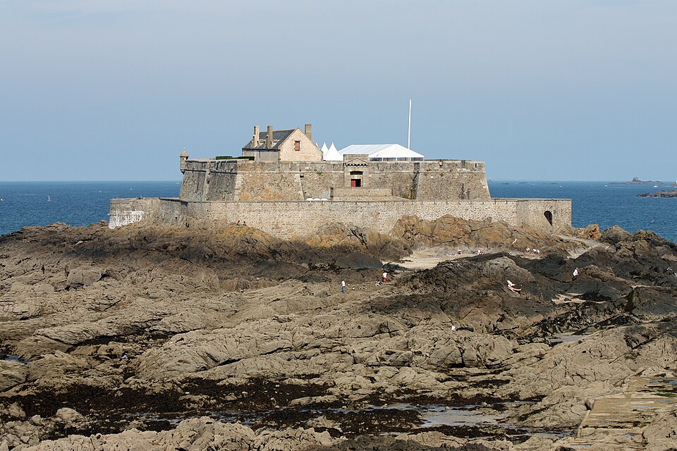 Saint Malo le Fort National à marée basse